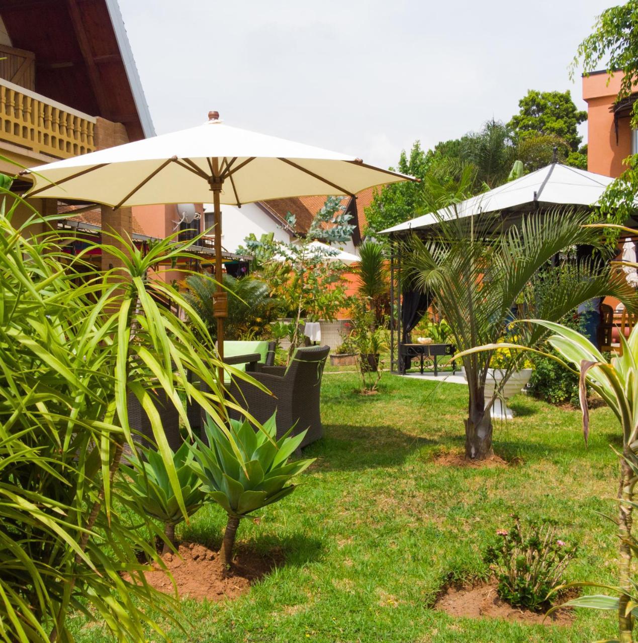Hotel Green Palace Ivato  Exterior foto